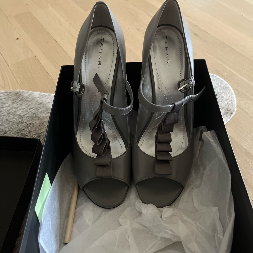 Brand New Tahari Peep Toe Heels